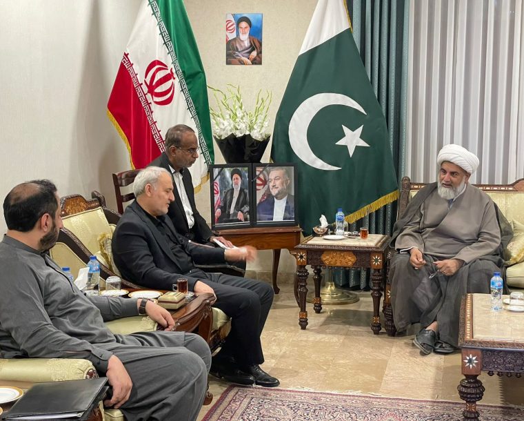 حداد عام في باكستان…الشيخ راجا يحضر السفارة الإيرانية لتقديم التعازي