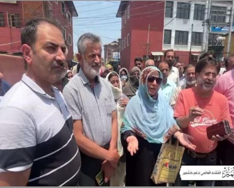 جموں: بجلی کی غیراعلانیہ لوڈ شیڈنگ ، پری پیڈ میٹر نظام کیخلاف احتجاجی مظاہرہ