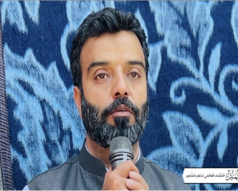روح اللہ مہدی کا یونیورسٹی سے کشمیر کی تاریخ کی کتابیں ہٹائے جانے پر شدید احتجاج