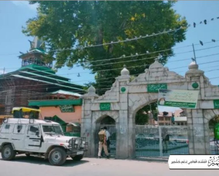 سرینگر میں سخت پابندیاں عائد، لوگوں کو مزار شہدا ءجانے سے روک دیا گیا