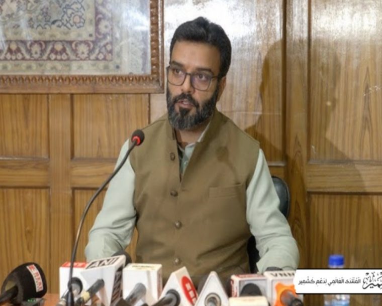 بی جے پی ہارس ٹریڈنگ کے ذریعے نیشنل کانفرنس حکومت کو غیر مستحکم کرنے کی کوشش کر رہی ہے: آغا روح اللہ