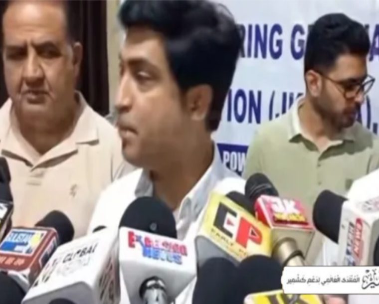 مقبوضہ جموں وکشمیر: تنخواہیں روکنے کے خلاف بجلی ملازمین کی13 اگست سے ہڑتال کی دھمکی